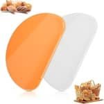 Allecto Plus - Set van 2 deegschrapers voor bakken en koken - Oranje-wit - Keukentool voor brood, pannenkoeken, kaas en chocolade - Kunststof deegsnijder met spatel - Handige accessoire voor in de keuken - 72 karakters