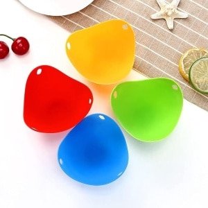 Allecto Plus - Siliconen eiermaker kopjes voor gepocheerde eieren - Anti-aanbaklaag - Set van 4 - Magnetronbestendig - Eierstropers schimmel - Keuken accessoires