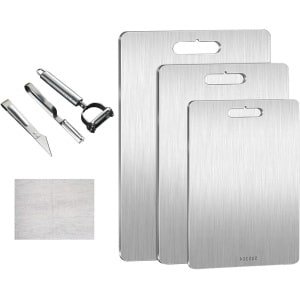 Allecto Plus - Titanium Snijplank Set met Antislip Siliconen Pad - Keuken Accessoire voor Buiten, Camping en Wandelen - 3 Stuks - Inclusief Schilmessen - Verschillende Maten - 304 Roestvrij Staal - 29 x 20 cm, 34 x 23 cm en 39 x 28 cm