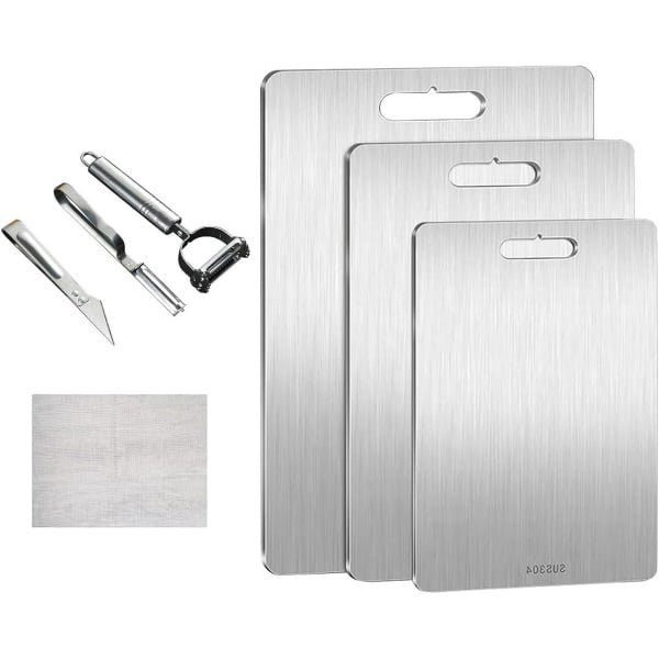 Allecto Plus - Titanium Snijplank Set met Antislip Siliconen Pad - Keuken Accessoire voor Buiten, Camping en Wandelen - 3 Stuks - Inclusief Schilmessen - Verschillende Maten - 304 Roestvrij Staal - 29 x 20 cm, 34 x 23 cm en 39 x 28 cm