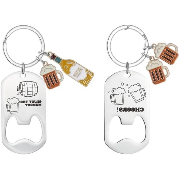 Allecto Plus - Sleutelhanger flesopener met gravure 2 stuks - roestvrijstalen sleutelhangers - gepersonaliseerde gravure - kurkentrekker voor bierblikjes - keuken en bar accessoires
