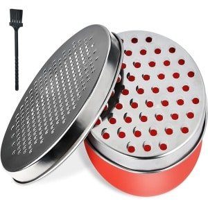 Raspen - Kaasrasp - Roestvrij staal en PP - 2 in 1 - Keukengerei - Keuken accessoires - Dunschiller - Blokrasp - Multifunctionele kaasrasp - Handrasp - Citroenrasp - Kaasrasp harde kaas - Knoflookrasp - Gemberrasp - Voor oude kaas - 17.5*12cm - Rood