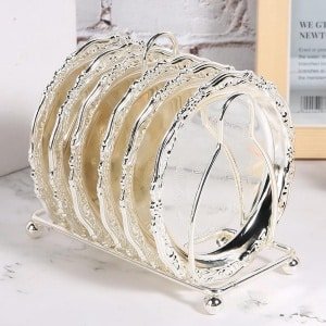 Ronte - Onderzetter Set Met Retro Metalen Ontwerp en Decoratief Rek voor Tafelbladbescherming - 6 Stuks - Antislip - Thuis, Bar, Keuken - Salontafel Accessoires - Wit - Europese Stijl