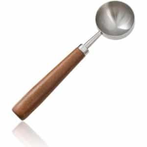 Allecta- Koffiemaatlepel - Koffiebonen - Roestvrijstaal - IJsschep - Walnootgreep - Keuken en thee accessoire - 15 ml capaciteit - Zwart model.