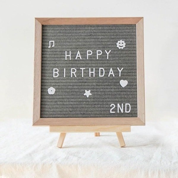 Letterbord van eikenhout - 25 x 25 cm - met 400 magneetletters en accessoires - steekbord met ezel - premium memobord voor keuken en thuiskantoor - geschenken - grijs
