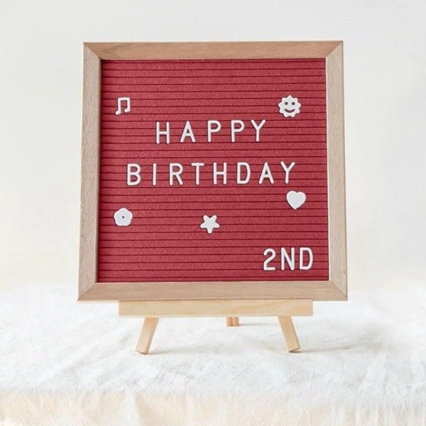 Letterbord van eikenhout - 25 x 25 cm - met 400 magneetletters en accessoires - steekbord met ezel - premium memobord voor keuken en thuiskantoor - perfect voor geschenken - rood