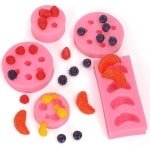 Allecto- Siliconen Mallen Set - 3D Vruchten - 5 Stuks - Geschikt voor Snoep, Chocolade, Fondant - Cupcake Decoratie - Ananas, Sinaasappel, Aardbei, Blauwe Bes, Moerbei - Keuken Accessoires