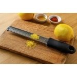 Cookinglife Handrasp 33 cm - Handrasp voor kaas en groente - Rasp voor chocolade en citrus - Scherpe raspvlakken - Vaatwasserbestendig - RVS en kunststof - 330 x 35 x 30 mm - Keukengerei - Keuken accessoires