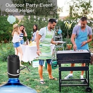 Draagbare 5 Liter Elektrische Drinkdispenser - Universele USB Oplaadbaar - 1 Liter Compatibel - Met 2 Silicone Accessoires - Waterfles Pomp - Drinkwateroplossing - Kampeer Dispenser - Ideaal voor Thuis - Keuken - Kamperen - Praktisch Drinken