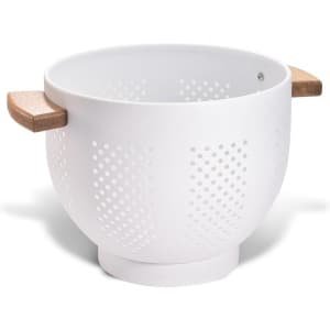 Metalen vergiet 22 cm met houten handvat - gepoedercoat keuken accessoire voor pasta, fruit en groenten - mat wit Vergiet