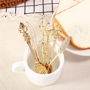 Serveerset van 6 delige vintage bestek - lepel en vork - retro accessoires voor mini keuken in gouden kleur