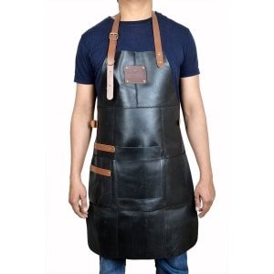 Leren Schort Mannen - Zwart - Stoer Lederen Schort Man BBQ Accessoire echt Leer Heren met Handdoeklus en Opbergvak - Kookschort voor Barbecue of Keuken - Ideaal Barbecueschort Cadeau voor Vaderdag, Kerst of Verjaardag
