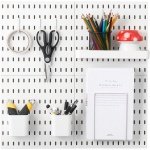 Pegboard combinatieset, 27,9 x 27,9 cm, kunststof pegboard, 4 panelen, wandopbergset met accessoires voor garage, gereedschapopbergruimte, keuken, woonkamer, hobbykamer, kantoor, wit